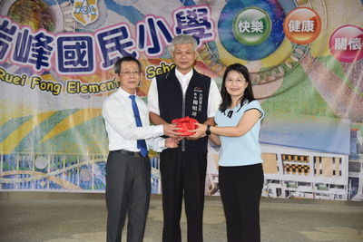 賴佩慈校長